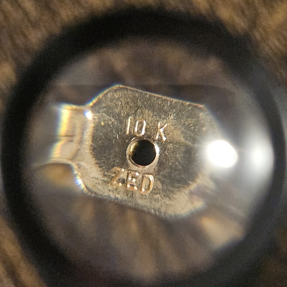 10k Gold Heart Stud Earrings - Picture 2 of 5